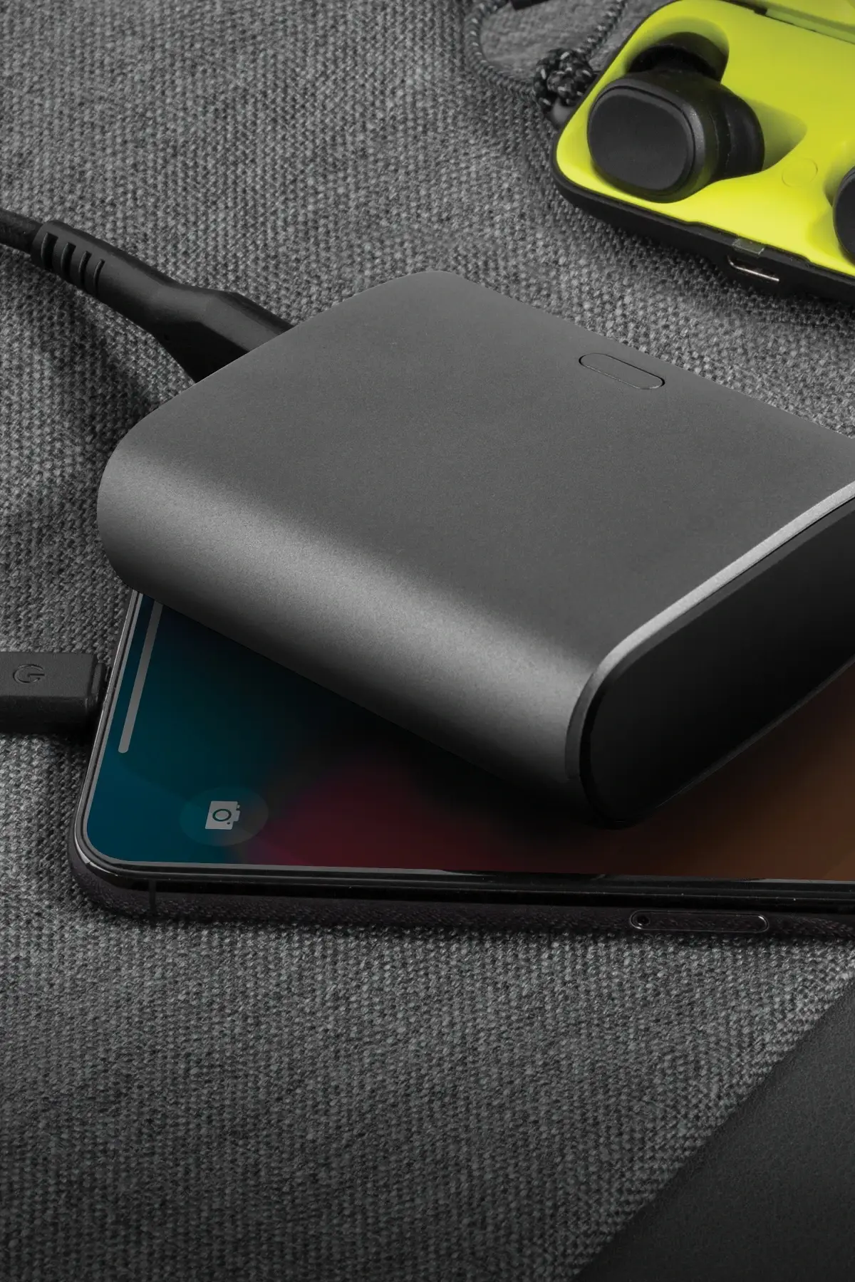 Energea ComPac 35 10.000 mAh 35W Type-C Çıkışlı 22.5W USB Çıkışlı PD Hızlı Şarj Powerbank Energea ComPac 35 10.000 mAh 35W Type-C Çıkışlı 22.5W USB Çıkışlı PD Hızlı Şarj Powerbank